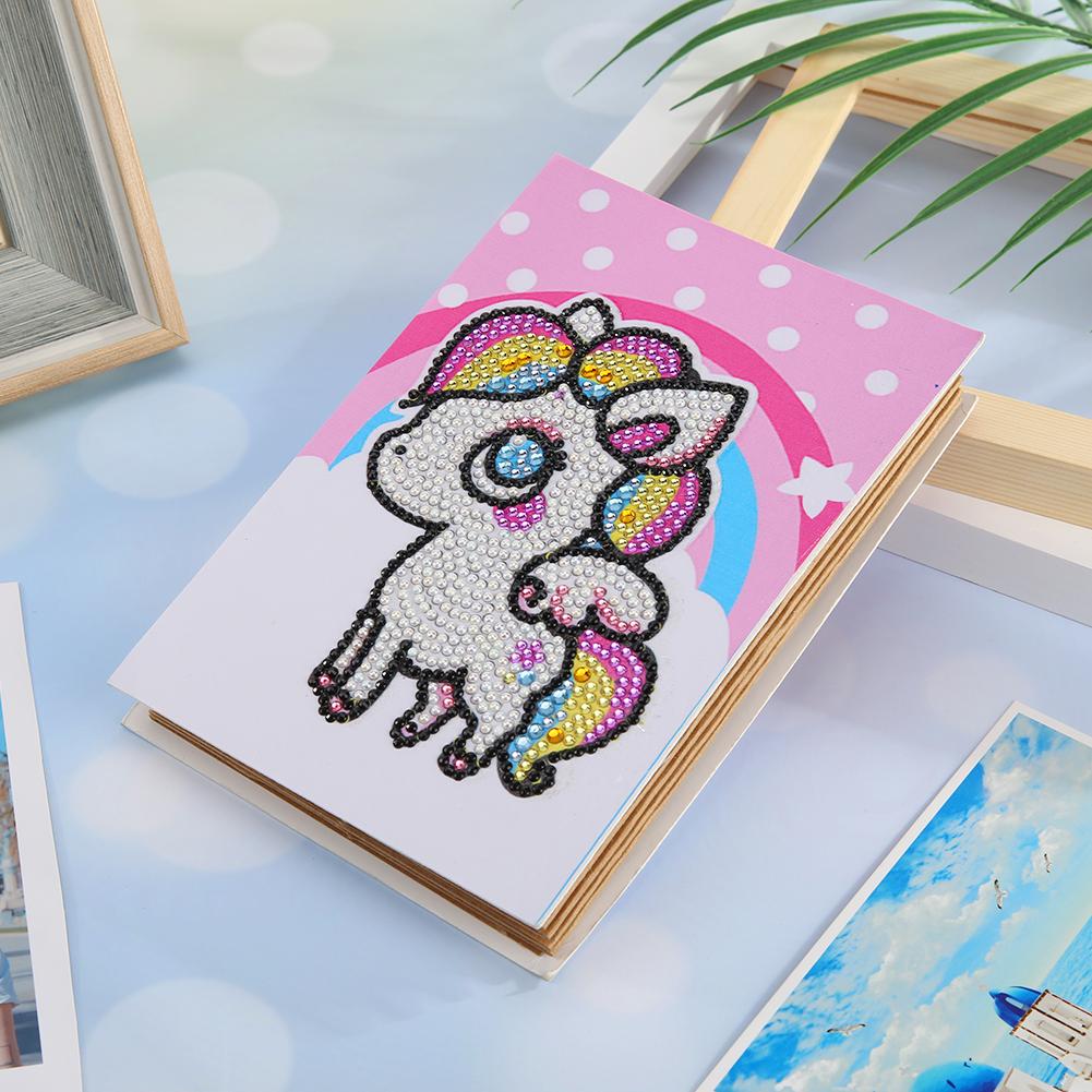 Albumhoes met regenboog eenhoorn schilderen